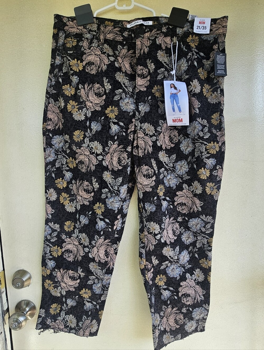 Celebrity Pink Hi-Rise Mom Floral Jeans Floral Skinny Jeans Size 21/35